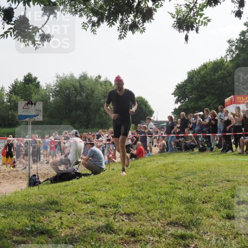 15.06.2025 - 27. Vierlanden-Triathlon KatJ http://msf.ph/oto/7992060 15.06.2025 09:52:03 Schwimmen 282, 288, 292 meine-sportfotos.de