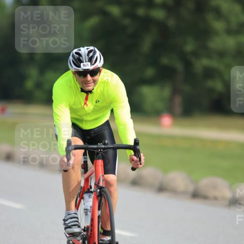 15.06.2025 - 27. Vierlanden-Triathlon H.Heesch http://msf.ph/oto/7992063 15.06.2025 10:05:40 Radfahren 161, 235, 281, 548 meine-sportfotos.de