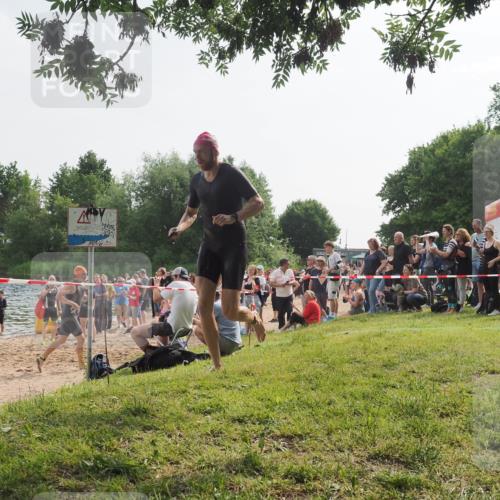 15.06.2025 - 27. Vierlanden-Triathlon KatJ http://msf.ph/oto/7992079 15.06.2025 09:52:03 Schwimmen 282, 288, 292 meine-sportfotos.de
