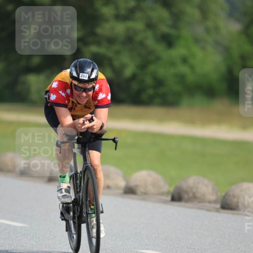 15.06.2025 - 27. Vierlanden-Triathlon H.Heesch http://msf.ph/oto/7992088 15.06.2025 10:05:52 Radfahren 81, 185, 233, 320, 353 meine-sportfotos.de