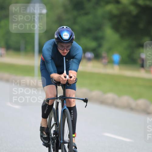 21.06.2025 - 27. Vierlanden-Triathlon H.Heesch http://msf.ph/oto/7992092 15.06.2025 11:58:46 Radfahren 682, 771, 856, 861, 963 meine-sportfotos.de
