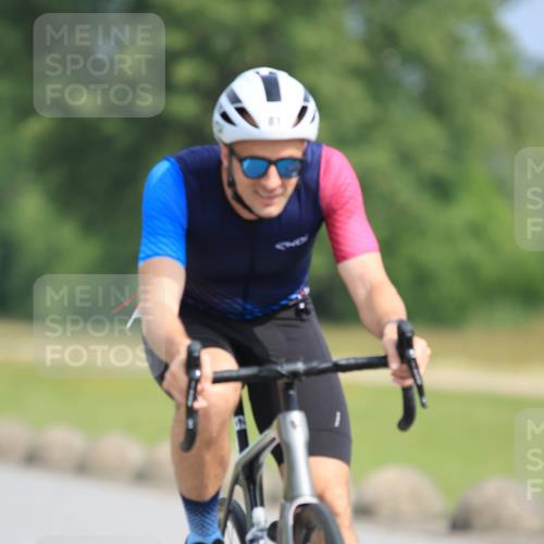 15.06.2025 - 27. Vierlanden-Triathlon H.Heesch http://msf.ph/oto/7992093 15.06.2025 10:05:53 Radfahren 81, 185, 233, 320, 353 meine-sportfotos.de