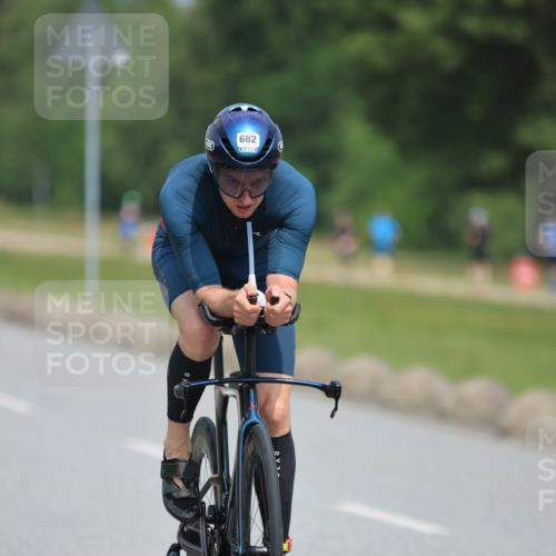21.06.2025 - 27. Vierlanden-Triathlon H.Heesch http://msf.ph/oto/7992096 15.06.2025 11:58:46 Radfahren 682, 771, 856, 861, 963 meine-sportfotos.de