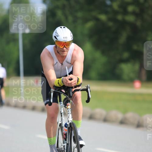 15.06.2025 - 27. Vierlanden-Triathlon H.Heesch http://msf.ph/oto/7992100 15.06.2025 10:06:02 Radfahren 38, 115, 180, 185, 300, 330, 343 meine-sportfotos.de