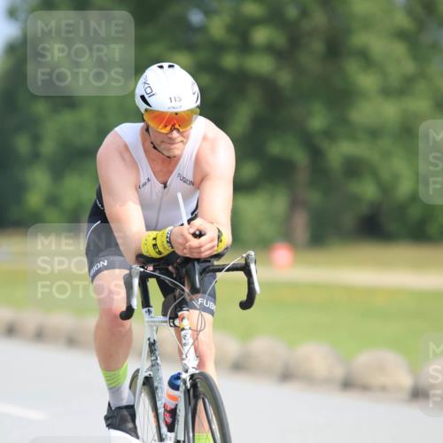 15.06.2025 - 27. Vierlanden-Triathlon H.Heesch http://msf.ph/oto/7992103 15.06.2025 10:06:02 Radfahren 38, 115, 180, 185, 300, 330, 343 meine-sportfotos.de