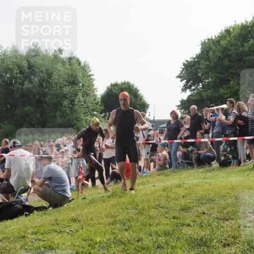 15.06.2025 - 27. Vierlanden-Triathlon KatJ http://msf.ph/oto/7992105 15.06.2025 09:52:06 Schwimmen 282, 288, 292 meine-sportfotos.de