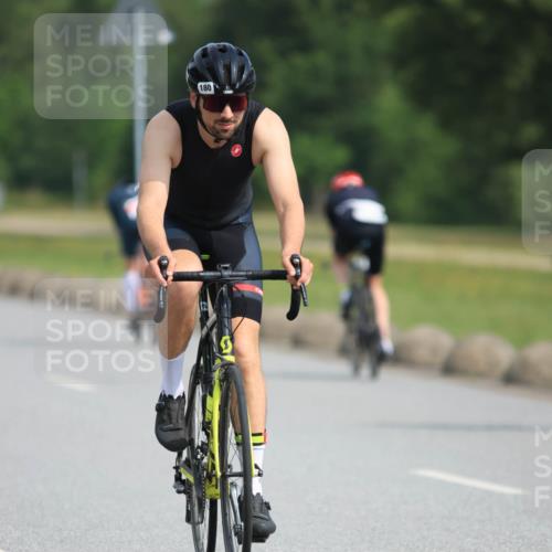 15.06.2025 - 27. Vierlanden-Triathlon H.Heesch http://msf.ph/oto/7992112 15.06.2025 10:06:10 Radfahren 63, 180, 330, 340 meine-sportfotos.de
