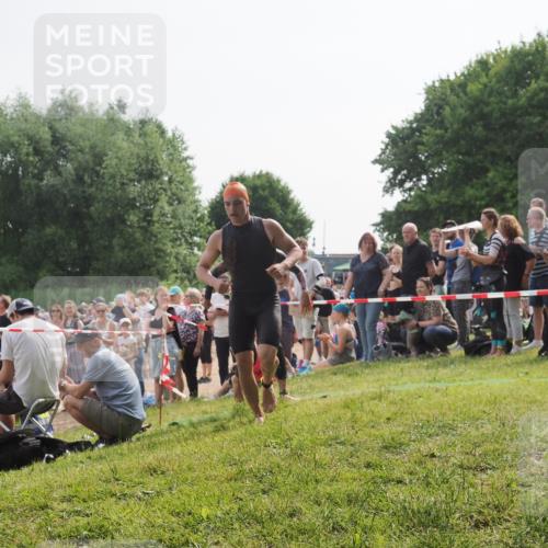 15.06.2025 - 27. Vierlanden-Triathlon KatJ http://msf.ph/oto/7992124 15.06.2025 09:52:06 Schwimmen 282, 288, 292 meine-sportfotos.de