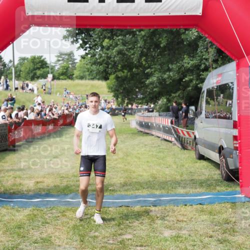 21.06.2025 - 27. Vierlanden-Triathlon MichiJ http://msf.ph/oto/7992126 15.06.2026 11:14:38 Ziel  meine-sportfotos.de