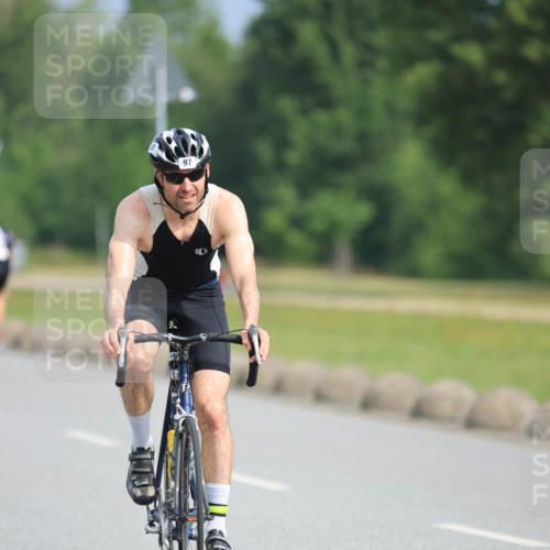 15.06.2025 - 27. Vierlanden-Triathlon H.Heesch http://msf.ph/oto/7992129 15.06.2025 10:06:18 Radfahren 17, 63, 97, 106, 127, 154, 287 meine-sportfotos.de