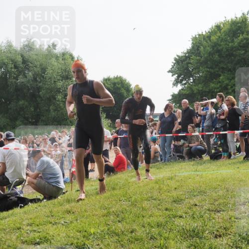 15.06.2025 - 27. Vierlanden-Triathlon KatJ http://msf.ph/oto/7992131 15.06.2025 09:52:07 Schwimmen 282, 288, 292 meine-sportfotos.de