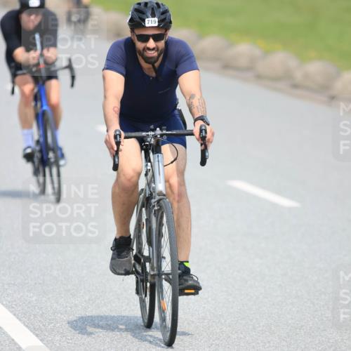21.06.2025 - 27. Vierlanden-Triathlon H.Heesch http://msf.ph/oto/7992138 15.06.2025 11:59:36 Radfahren 661, 672, 719, 757, 811, 921 meine-sportfotos.de