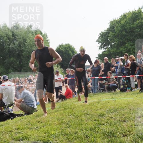 15.06.2025 - 27. Vierlanden-Triathlon KatJ http://msf.ph/oto/7992139 15.06.2025 09:52:07 Schwimmen 282, 288, 292 meine-sportfotos.de