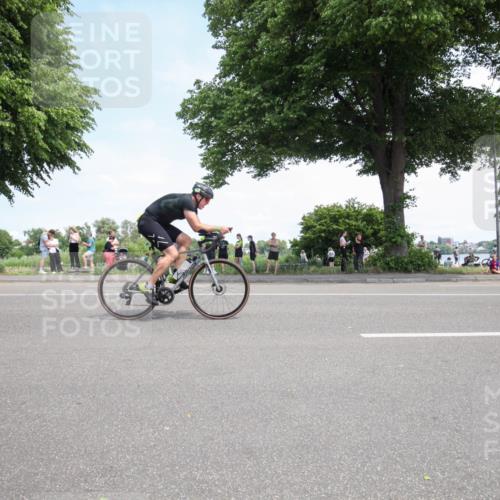 15.06.2025 - 7 Türme Triathlon Yannick Fuchs http://msf.ph/oto/7992140 15.06.2025 13:26:38 Radfahren 400, 667, 719 meine-sportfotos.de