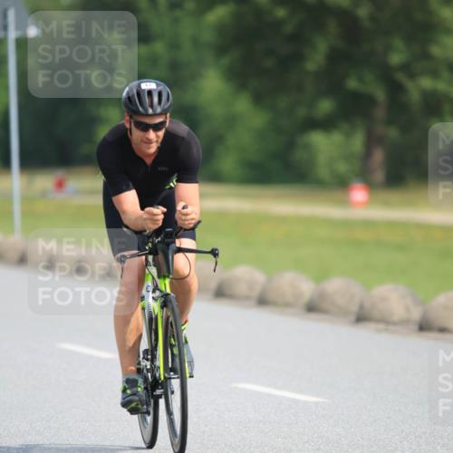 15.06.2025 - 27. Vierlanden-Triathlon H.Heesch http://msf.ph/oto/7992143 15.06.2025 10:06:22 Radfahren 7, 17, 97, 106, 127, 154, 275, 287 meine-sportfotos.de