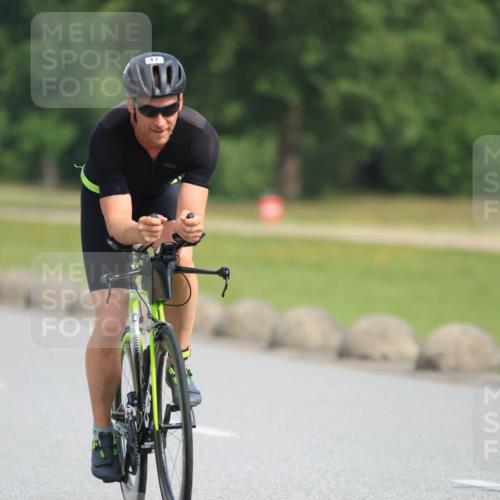 15.06.2025 - 27. Vierlanden-Triathlon H.Heesch http://msf.ph/oto/7992147 15.06.2025 10:06:22 Radfahren 7, 17, 97, 106, 127, 154, 275, 287 meine-sportfotos.de