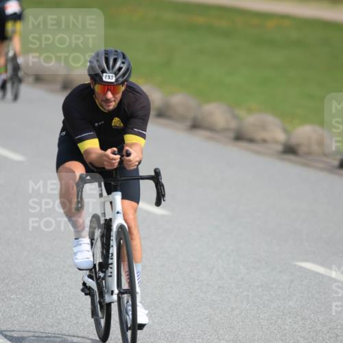 15.06.2025 - 27. Vierlanden-Triathlon H.Heesch http://msf.ph/oto/7992160 15.06.2025 10:08:29 Radfahren 133, 236 meine-sportfotos.de