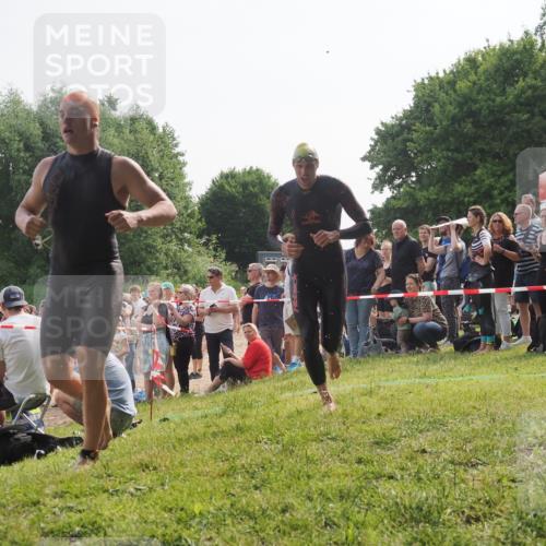 15.06.2025 - 27. Vierlanden-Triathlon KatJ http://msf.ph/oto/7992161 15.06.2025 09:52:07 Schwimmen 282, 288, 292 meine-sportfotos.de