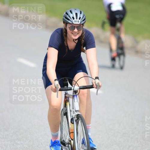 21.06.2025 - 27. Vierlanden-Triathlon H.Heesch http://msf.ph/oto/7992171 15.06.2025 11:59:49 Radfahren 891, 919 meine-sportfotos.de