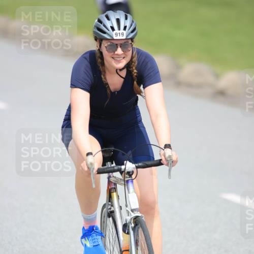 21.06.2025 - 27. Vierlanden-Triathlon H.Heesch http://msf.ph/oto/7992181 15.06.2025 11:59:49 Radfahren 891, 919 meine-sportfotos.de