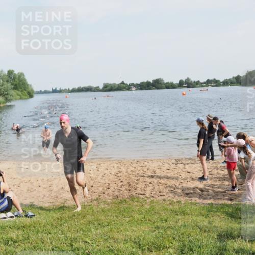 21.06.2025 - 27. Vierlanden-Triathlon MichiJ http://msf.ph/oto/7992192 15.06.2026 09:54:38 Schwimmen 262, 294, 318 meine-sportfotos.de