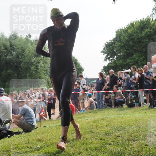 15.06.2025 - 27. Vierlanden-Triathlon KatJ http://msf.ph/oto/7992201 15.06.2025 09:52:08 Schwimmen 282, 288, 292 meine-sportfotos.de