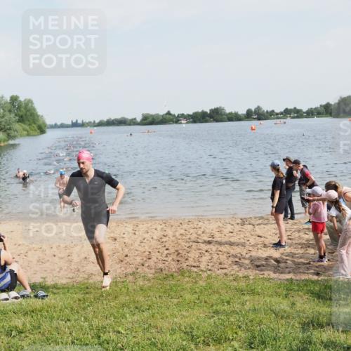 21.06.2025 - 27. Vierlanden-Triathlon MichiJ http://msf.ph/oto/7992204 15.06.2026 09:54:38 Schwimmen 262, 294, 318 meine-sportfotos.de