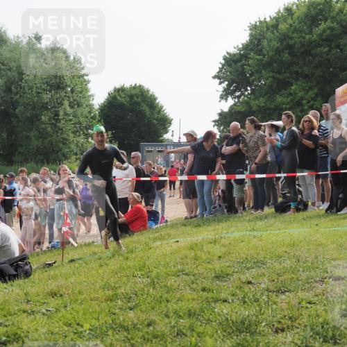 15.06.2025 - 27. Vierlanden-Triathlon KatJ http://msf.ph/oto/7992208 15.06.2025 09:52:48 Schwimmen 313 meine-sportfotos.de