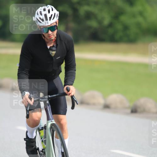 15.06.2025 - 27. Vierlanden-Triathlon H.Heesch http://msf.ph/oto/7992221 15.06.2025 10:09:24 Radfahren 23, 68, 169, 397 meine-sportfotos.de