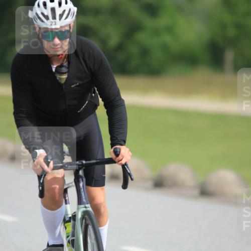 15.06.2025 - 27. Vierlanden-Triathlon H.Heesch http://msf.ph/oto/7992225 15.06.2025 10:09:24 Radfahren 23, 68, 169, 397 meine-sportfotos.de