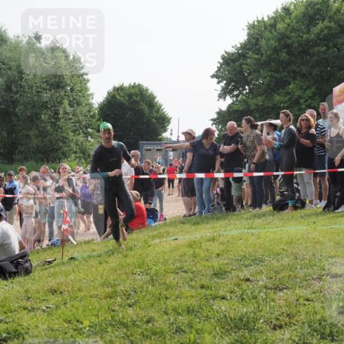 15.06.2025 - 27. Vierlanden-Triathlon KatJ http://msf.ph/oto/7992227 15.06.2025 09:52:48 Schwimmen 313 meine-sportfotos.de