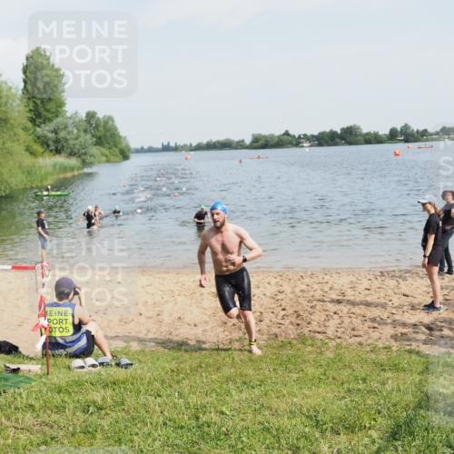 21.06.2025 - 27. Vierlanden-Triathlon MichiJ http://msf.ph/oto/7992238 15.06.2026 09:54:41 Schwimmen 262, 294, 297, 318 meine-sportfotos.de