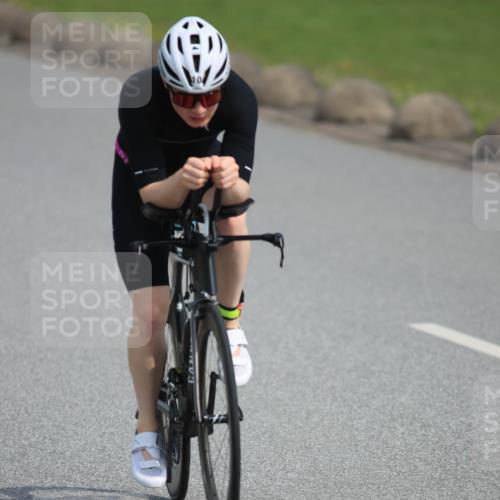 15.06.2025 - 27. Vierlanden-Triathlon H.Heesch http://msf.ph/oto/7992242 15.06.2025 10:10:52 Radfahren 10, 172 meine-sportfotos.de