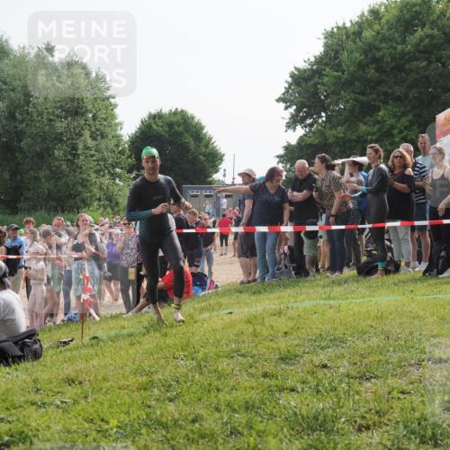 15.06.2025 - 27. Vierlanden-Triathlon KatJ http://msf.ph/oto/7992244 15.06.2025 09:52:48 Schwimmen 313 meine-sportfotos.de