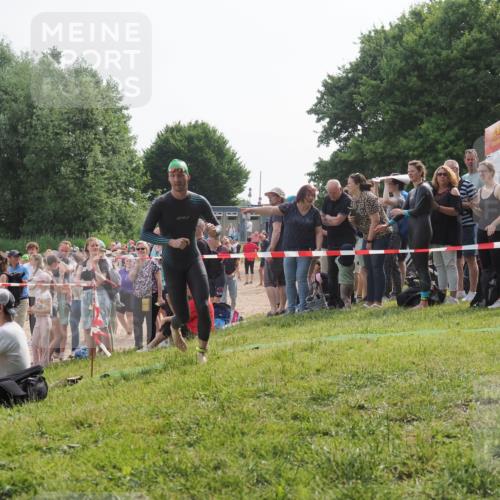 15.06.2025 - 27. Vierlanden-Triathlon KatJ http://msf.ph/oto/7992255 15.06.2025 09:52:48 Schwimmen 313 meine-sportfotos.de