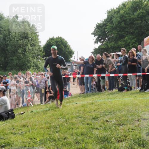 15.06.2025 - 27. Vierlanden-Triathlon KatJ http://msf.ph/oto/7992266 15.06.2025 09:52:48 Schwimmen 313 meine-sportfotos.de