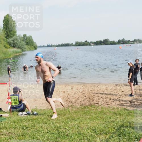21.06.2025 - 27. Vierlanden-Triathlon MichiJ http://msf.ph/oto/7992270 15.06.2026 09:54:41 Schwimmen 262, 294, 297, 318 meine-sportfotos.de