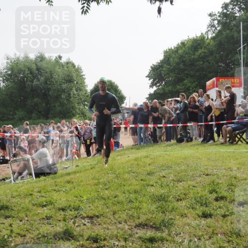 15.06.2025 - 27. Vierlanden-Triathlon KatJ http://msf.ph/oto/7992277 15.06.2025 09:52:49 Schwimmen 313 meine-sportfotos.de