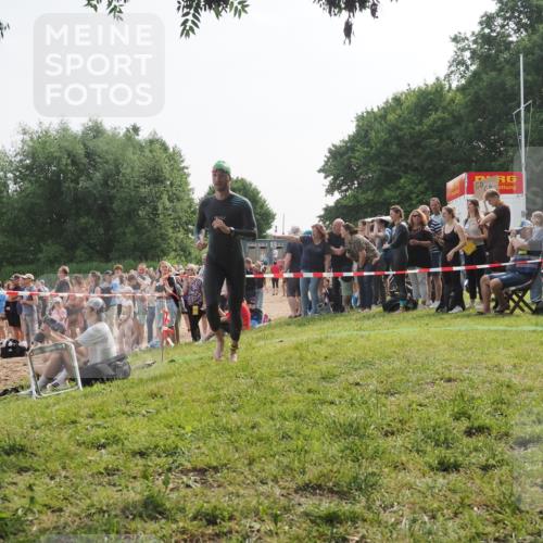 15.06.2025 - 27. Vierlanden-Triathlon KatJ http://msf.ph/oto/7992287 15.06.2025 09:52:49 Schwimmen 313 meine-sportfotos.de