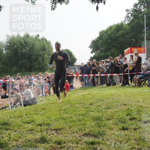 15.06.2025 - 27. Vierlanden-Triathlon KatJ http://msf.ph/oto/7992306 15.06.2025 09:52:49 Schwimmen 313 meine-sportfotos.de
