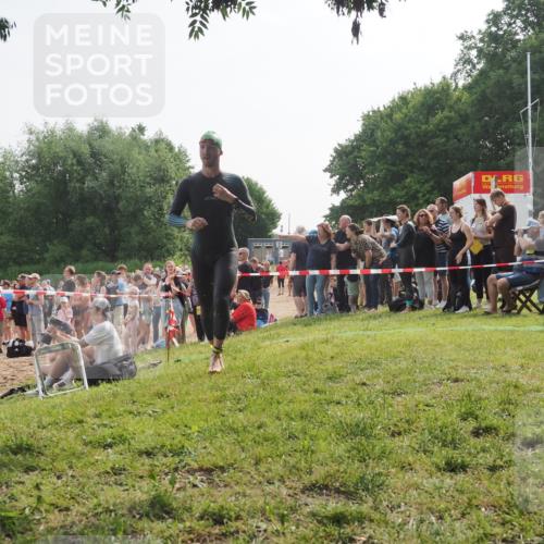 15.06.2025 - 27. Vierlanden-Triathlon KatJ http://msf.ph/oto/7992314 15.06.2025 09:52:49 Schwimmen 313 meine-sportfotos.de