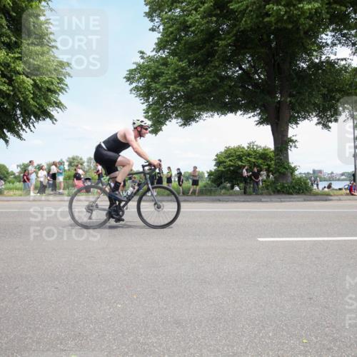 15.06.2025 - 7 Türme Triathlon Yannick Fuchs http://msf.ph/oto/7992315 15.06.2025 13:27:22 Radfahren 653, 772, 1011 meine-sportfotos.de