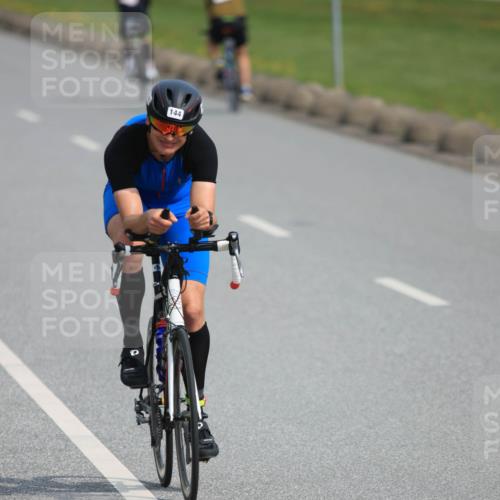 15.06.2025 - 27. Vierlanden-Triathlon H.Heesch http://msf.ph/oto/7992317 15.06.2025 10:11:32 Radfahren 15, 144, 173, 215 meine-sportfotos.de