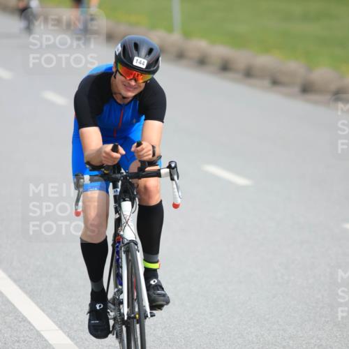 15.06.2025 - 27. Vierlanden-Triathlon H.Heesch http://msf.ph/oto/7992321 15.06.2025 10:11:32 Radfahren 15, 144, 173, 215 meine-sportfotos.de