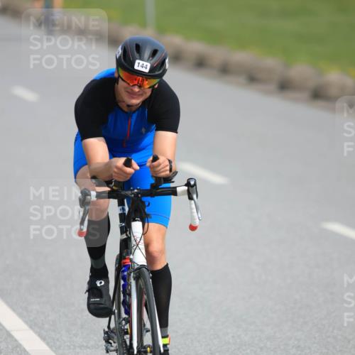 15.06.2025 - 27. Vierlanden-Triathlon H.Heesch http://msf.ph/oto/7992327 15.06.2025 10:11:32 Radfahren 15, 144, 173, 215 meine-sportfotos.de