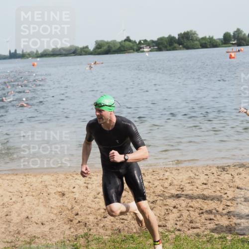 21.06.2025 - 27. Vierlanden-Triathlon MichiJ http://msf.ph/oto/7992335 15.06.2026 09:54:48 Schwimmen 294, 297, 319, 361 meine-sportfotos.de