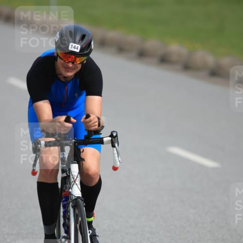 15.06.2025 - 27. Vierlanden-Triathlon H.Heesch http://msf.ph/oto/7992336 15.06.2025 10:11:33 Radfahren 15, 144, 173, 215, 1398 meine-sportfotos.de