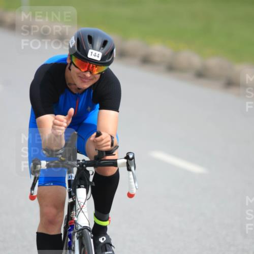 15.06.2025 - 27. Vierlanden-Triathlon H.Heesch http://msf.ph/oto/7992338 15.06.2025 10:11:33 Radfahren 15, 144, 173, 215, 1398 meine-sportfotos.de