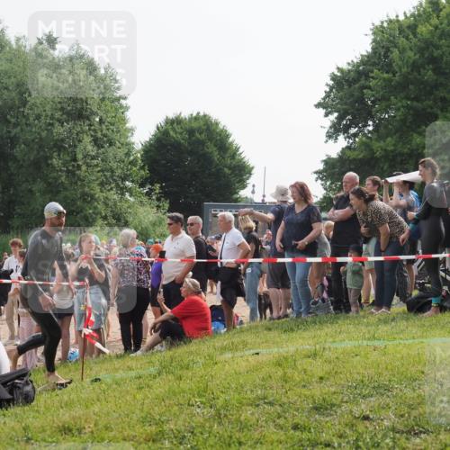 15.06.2025 - 27. Vierlanden-Triathlon KatJ http://msf.ph/oto/7992345 15.06.2025 09:53:00 Schwimmen 328 meine-sportfotos.de