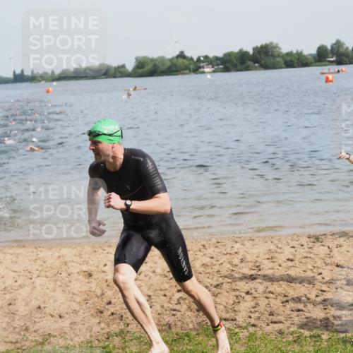 21.06.2025 - 27. Vierlanden-Triathlon MichiJ http://msf.ph/oto/7992348 15.06.2026 09:54:49 Schwimmen 297, 319, 361 meine-sportfotos.de